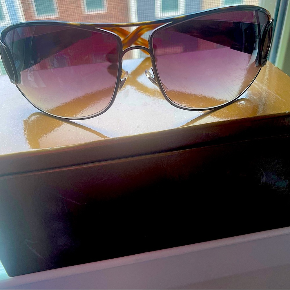 Gucci authentic sunglasses